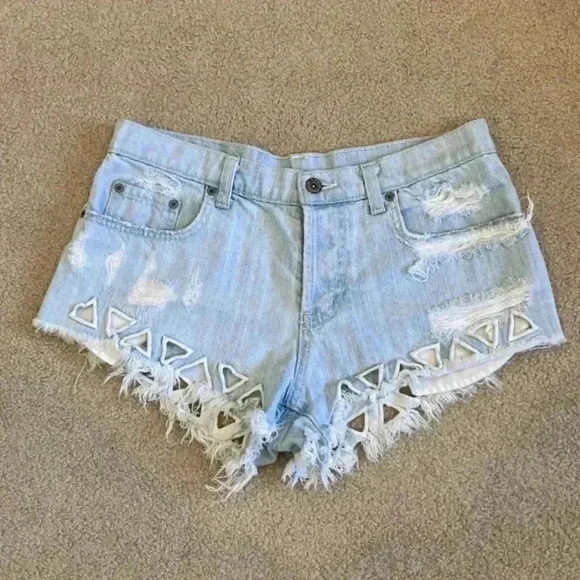 Carmar Triangle Cut Out Boho Festival Jean Shorts. In size 29 - Picture 1 of 4